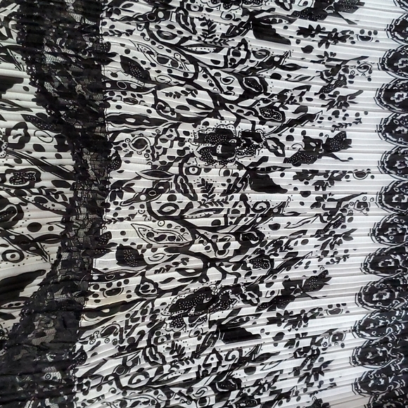 Lace Super Stretchy Dressy Tank Top - Picture 2 of 4